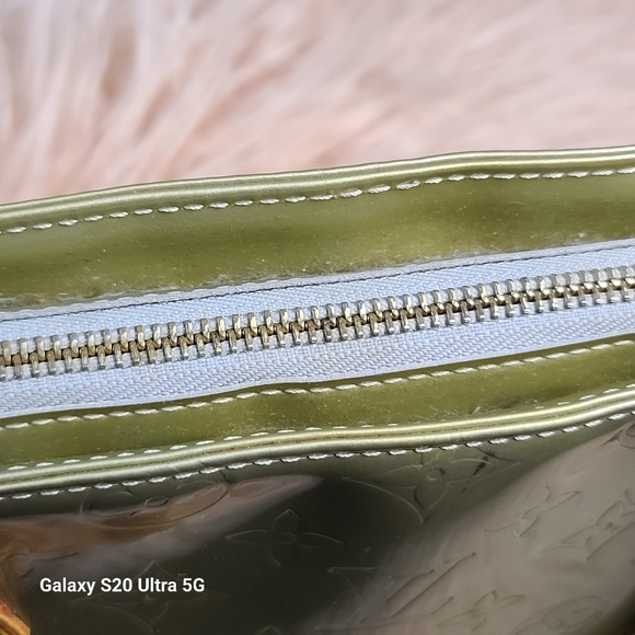 SALE - LOUIS VUITTON MONOGRAM LIME VERNIS BAG - FALL BACK SALE - Picture 4 of 9